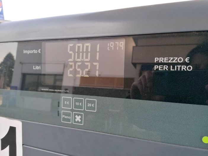 Prezzi carburanti: decreto in vigore, sconti alla pompa attesi in giornata Prezzi carburanti: decreto in vigore, sconti alla pompa attesi in giornata
