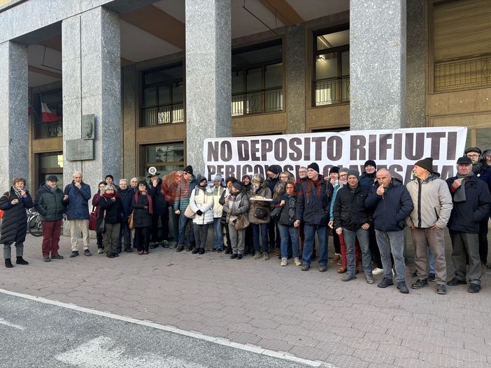 Deposito rifiuti Clavesana, decisione rinviata. Il Comitato: "Continueremo a vigiliare" Deposito rifiuti Clavesana, decisione rinviata. Il Comitato: "Continueremo a vigiliare"