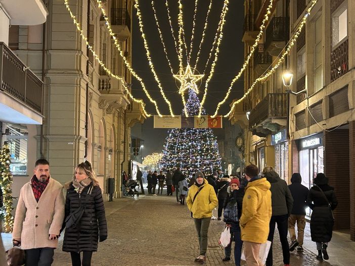 Luminarie in via Maestra ad Alba