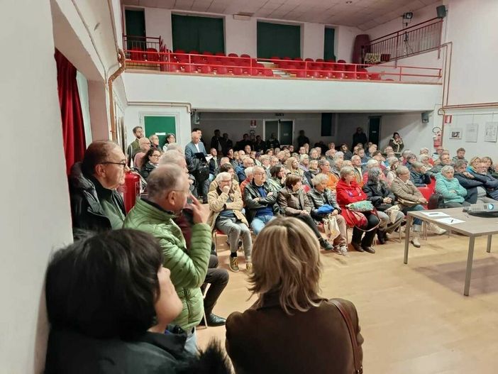 Il basso Piemonte dice "no" all’inceneritore: sala piena a Saliceto contro il progetto Il basso Piemonte dice "no" all’inceneritore: sala piena a Saliceto contro il progetto
