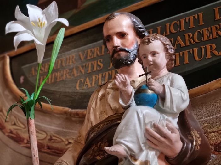 Schegge di luce: pensieri sui Vangeli festivi di don Sebastiano Bergerone