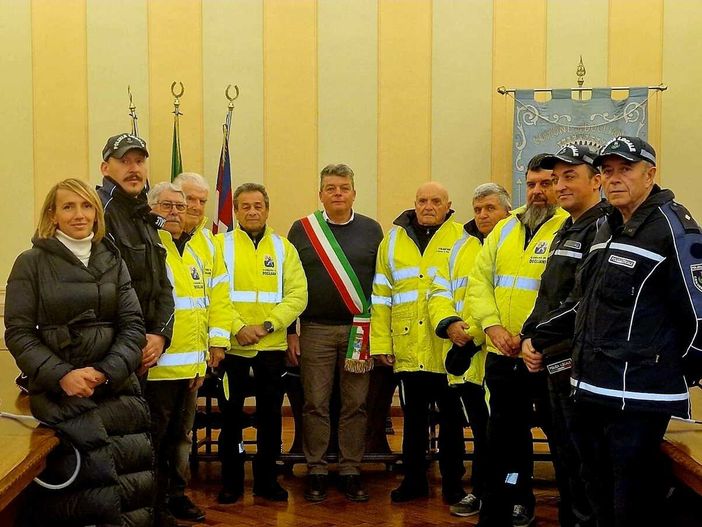 Dogliani, il grazie del Comune ai “Nonni Vigili”: presidio quotidiano davanti alle scuole e supporto agli eventi Dogliani, il grazie del Comune ai “Nonni Vigili”: presidio quotidiano davanti alle scuole e supporto agli eventi
