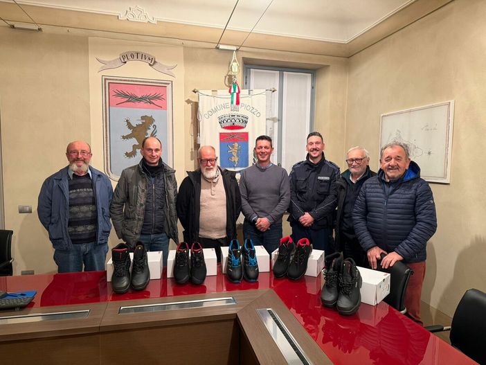 L'Uvex Cagi di Ceva dona calzature per i nonni vigili di Piozzo L'Uvex Cagi di Ceva dona calzature per i nonni vigili di Piozzo