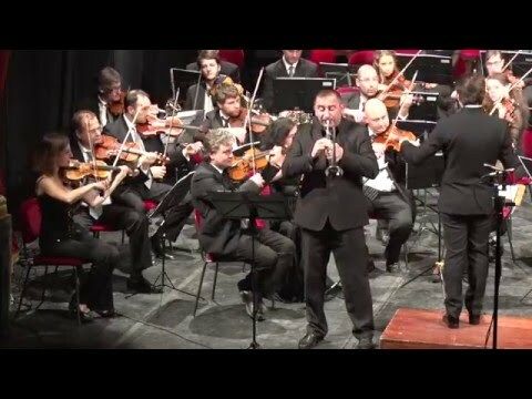 Il solista Mauro Pavese con l'Orchestra Bruni