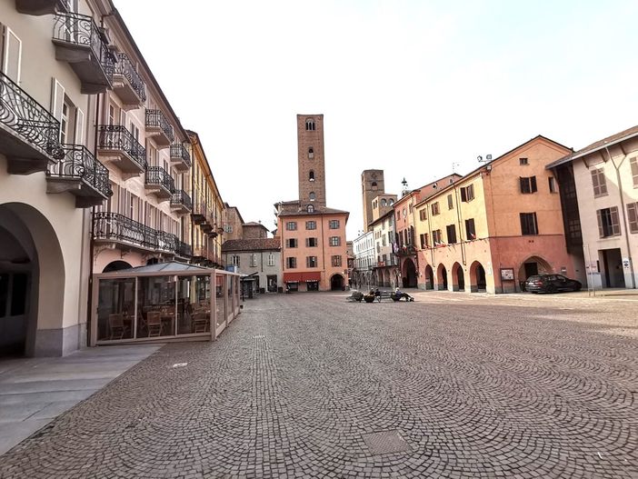 La classica pavimentazione del centro storico di Alba: in diverse zone sarà completamente rifatta La classica pavimentazione del centro storico di Alba: in diverse zone sarà completamente rifatta