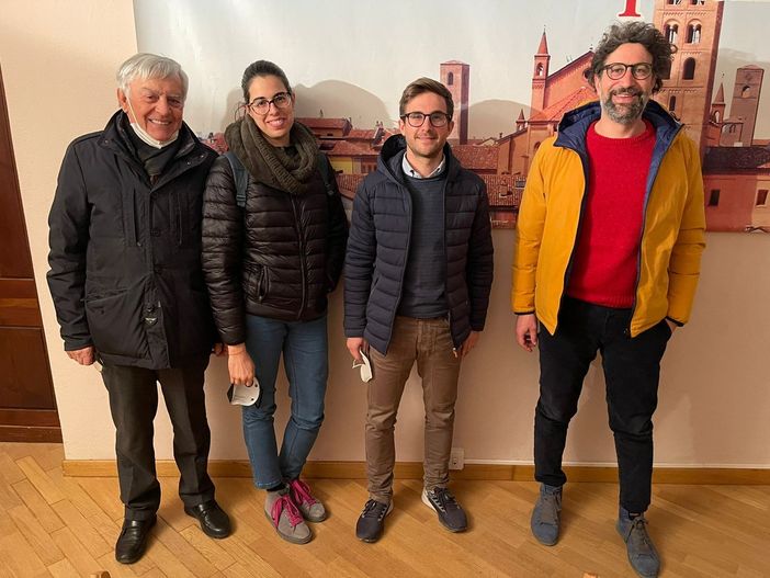 I capo gruppo dell'opposizione consiliare albese: da sinistra, Olindo Cervella, Anna Chiara Cavallotto, Alberto Gatto e Fabio Tripaldi I capo gruppo dell'opposizione consiliare albese: da sinistra, Olindo Cervella, Anna Chiara Cavallotto, Alberto Gatto e Fabio Tripaldi