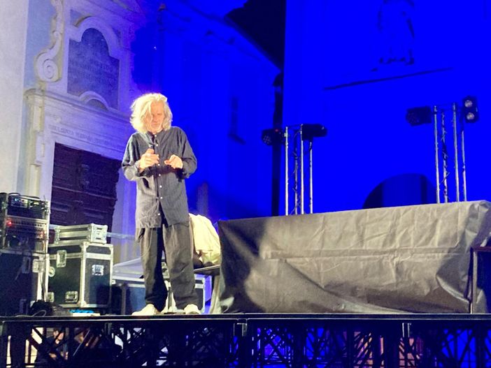 L'esibizione di Alessandro Bergonzoni a Cherasco