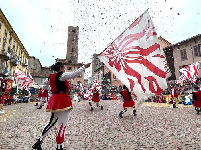 L'esibizione degli sbandieratori accompagnerà l'iniziativa promossa dal Comune