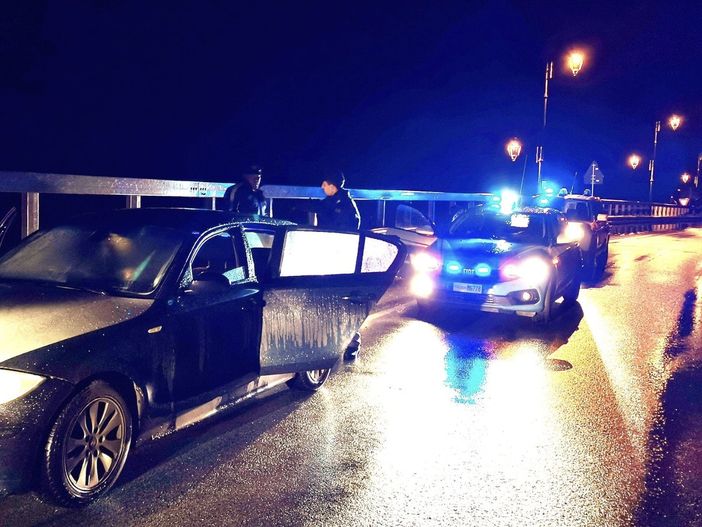 I due sono finiti agli arresti con l’accusa di favoreggiamento dell’immigrazione clandestina