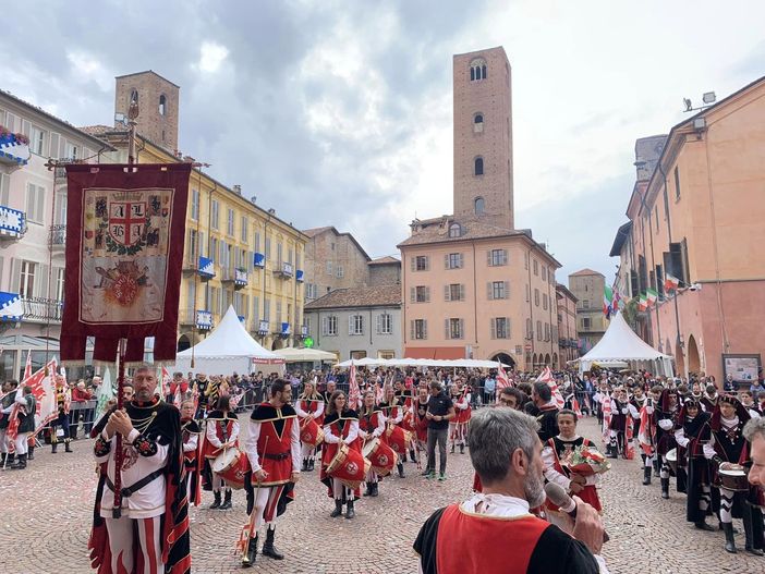 Gli sbandieratori e musici della Città di Alba compiono 50 anni e preparano "tre feste"