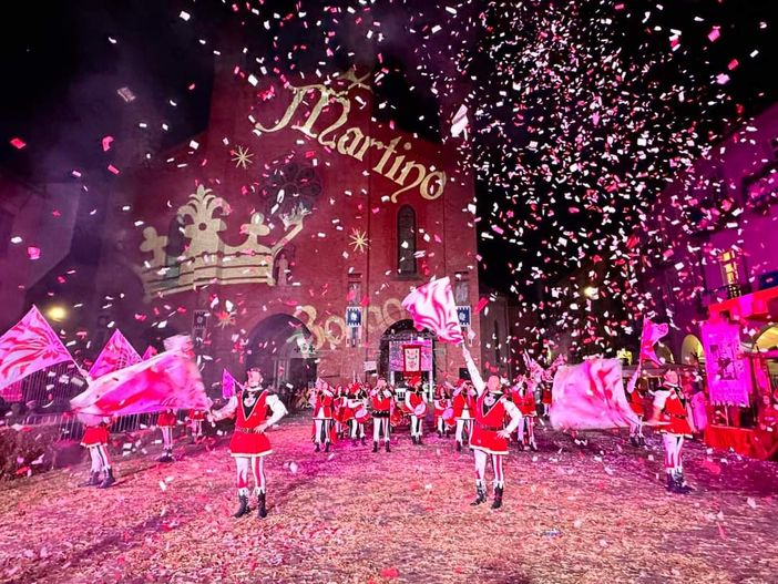 Gli Sbandieratori della Città di Alba festeggiano i 50 anni con una doppia festa Gli Sbandieratori della Città di Alba festeggiano i 50 anni con una doppia festa