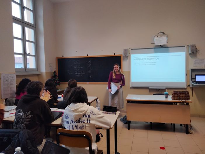 Kameron Garland con gli studenti del liceo classico Govone Kameron Garland con gli studenti del liceo classico Govone