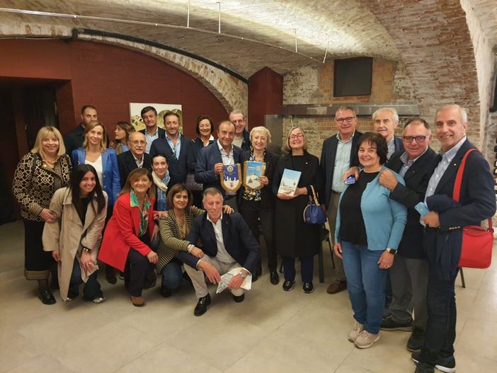 Gemellaggio in Langa per i Rotary Club di Alba, Cassino e Salerno Picentia Gemellaggio in Langa per i Rotary Club di Alba, Cassino e Salerno Picentia