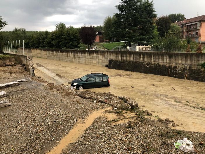 Bomba d'acqua e grandine a Gallo Grinzane: si fa la conta dei danni (FOTO E VIDEO) Bomba d'acqua e grandine a Gallo Grinzane: si fa la conta dei danni (FOTO E VIDEO)