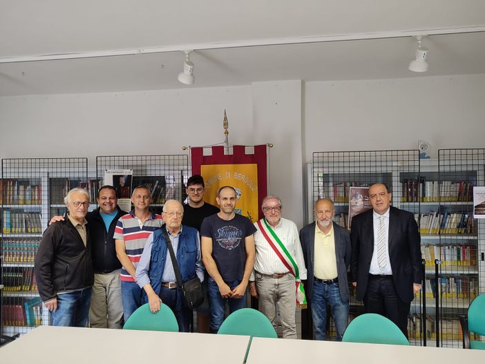 Da dx verso sx, dott. Francesco D'Agostino (Segretario generale), dott.Antonio Gallizzi (Assessore esterno), il Sindaco Mario Marone, Alfio Saredi (Vice Sindaco). Consiglieri presenti: Riccardo Arbua,Giorgio Motta,Roberto Bertola, Luca Bellini, Silvano Faroppa. Da dx verso sx, dott. Francesco D'Agostino (Segretario generale), dott.Antonio Gallizzi (Assessore esterno), il Sindaco Mario Marone, Alfio Saredi (Vice Sindaco). Consiglieri presenti: Riccardo Arbua,Giorgio Motta,Roberto Bertola, Luca Bellini, Silvano Faroppa.