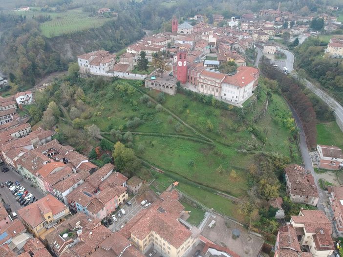 A Dogliani importanti lavori in atto tra percorsi che collegano il Borgo al Castello, il nuovo locale, il torrente Rea e piazza Martiri della Libertà A Dogliani importanti lavori in atto tra percorsi che collegano il Borgo al Castello, il nuovo locale, il torrente Rea e piazza Martiri della Libertà