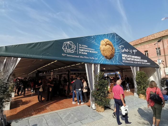 Iniziato il primo weekend della Fiera Internazionale del tartufo bianco d'Alba: al Palatartufo eccellenza, pubblico e acquisti Iniziato il primo weekend della Fiera Internazionale del tartufo bianco d'Alba: al Palatartufo eccellenza, pubblico e acquisti