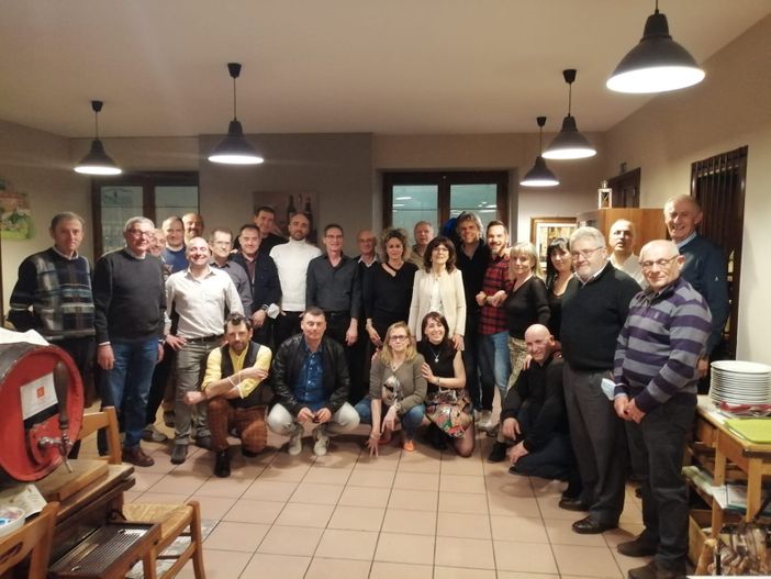 Elena Borgna (al centro) con colleghi ed ex colleghi della Polizia Municipale di Alba