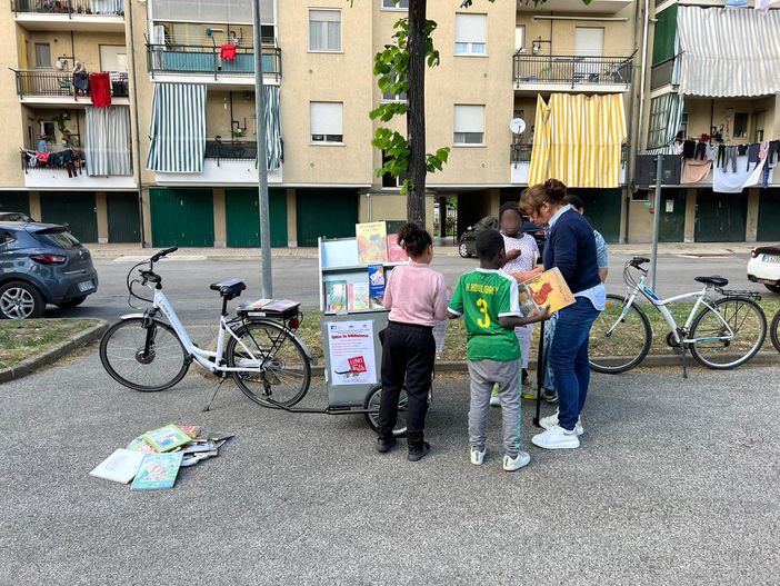 Letture itineranti: a Bra si legge "Biancaneve e i sette nani"