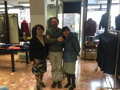 Alessandria confezioni: Giovanna e Umberto Tagliafierro (da destra) insieme alla compianta zia Amalia Alessandria sono stati i titolari dello storico negozio di Alba Alessandria confezioni: Giovanna e Umberto Tagliafierro (da destra) insieme alla compianta zia Amalia Alessandria sono stati i titolari dello storico negozio di Alba