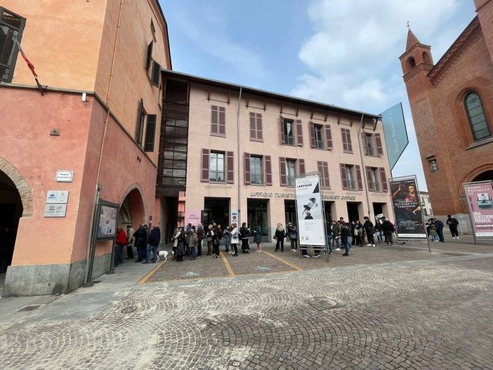 Passaporti: all'Open Day di Alba accolte 250 domande Passaporti: all'Open Day di Alba accolte 250 domande