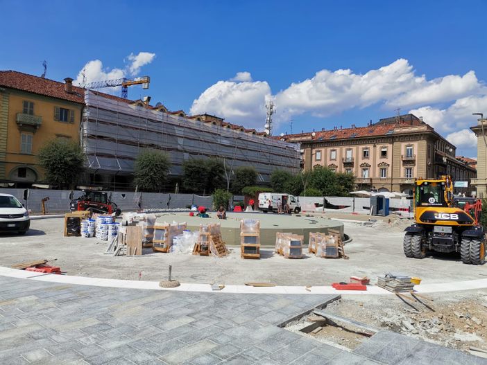 I lavori in piazza Michele Ferrero proseguono secondo la tabella prestabilita. Cresce l'attesa per il 29 settembre, giorno dell'inaugurazione