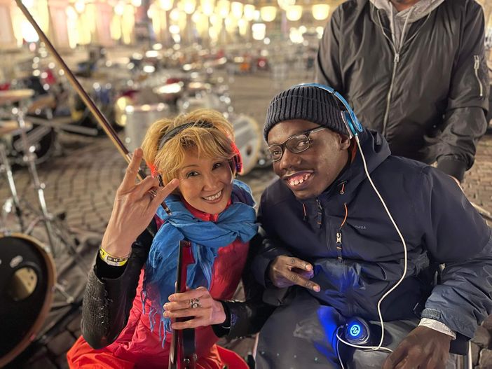 Martine Sombela alla sua batteria