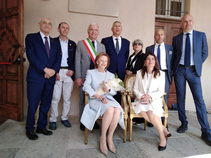 Era il 2019 quando Maria Franca Ferrero è stata ospite a Cherasco per l'inaugurazione della targa dedicata al compianto marito Michele Ferrero Era il 2019 quando Maria Franca Ferrero è stata ospite a Cherasco per l'inaugurazione della targa dedicata al compianto marito Michele Ferrero