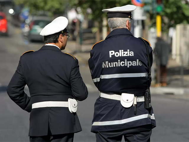 Alba, orario estivo per la Municipale: giovedì e venerdì in servizio sino a mezzanotte