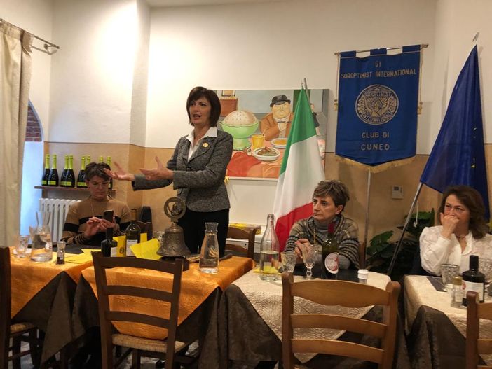 Al tavolo d’onore, la Past President Ingrid Brizio, la Presidente Vera Anfossi, la Program Director Elena Cavallo e la Vice Questore Vicaria Paola Capozzi, socia del Club