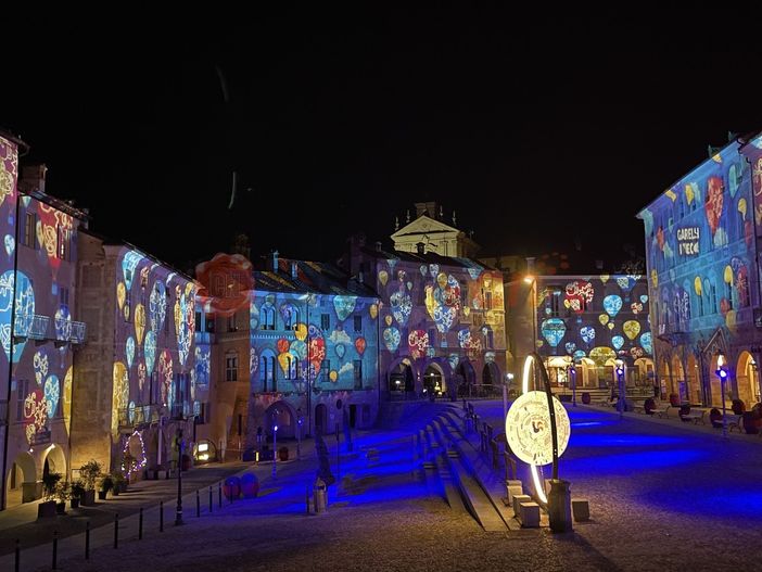 A Mondovì il Natale è nell'aria con il mapping immersivo "Luci a Piazza" dedicato alle mongolfiere A Mondovì il Natale è nell'aria con il mapping immersivo "Luci a Piazza" dedicato alle mongolfiere