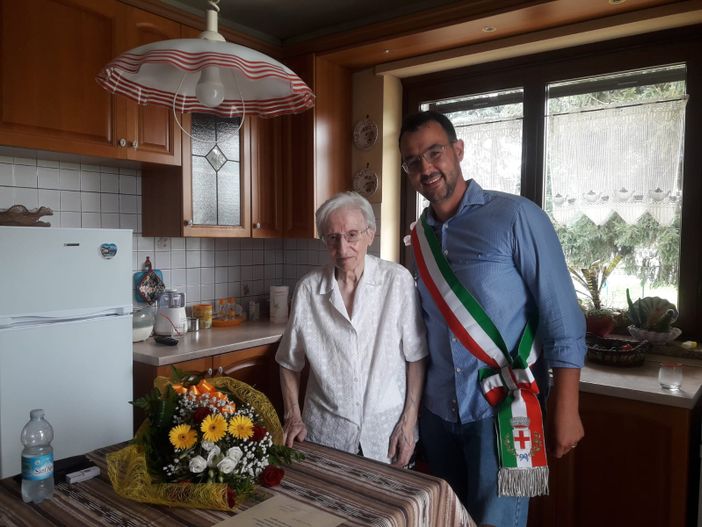 A Barge si festeggia la centenaria Odetta Charrier A Barge si festeggia la centenaria Odetta Charrier