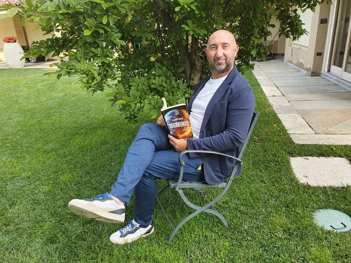 Alberto Brero con il suo libro "Dominio"