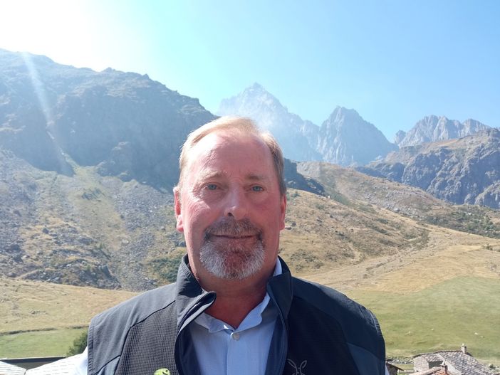 Il presidente uscente, nuovamente candidato Il presidente uscente, nuovamente candidato