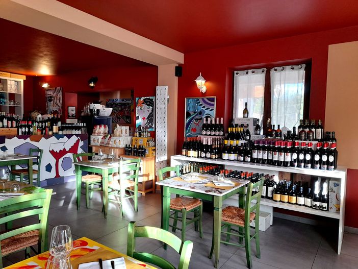 Pranza in un ristorante di Vicoforte, poi scappa dalla finestra senza pagare, portandosi via anche un quadro Pranza in un ristorante di Vicoforte, poi scappa dalla finestra senza pagare, portandosi via anche un quadro
