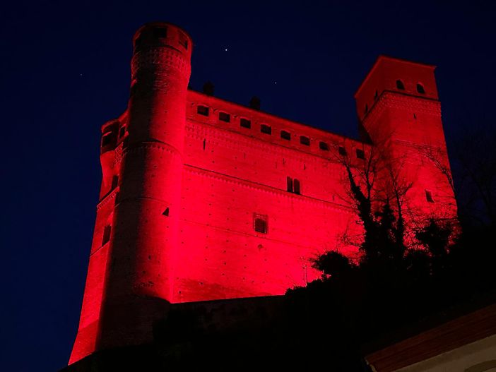 Nuova luce per il Castello di Serralunga: completata l'illuminazione esterna