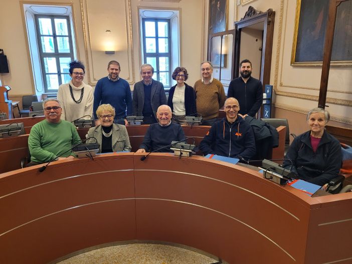 Bra: i componenti dell’ex direttivo del Centro di Incontro ricevuti dalla Giunta Bra: i componenti dell’ex direttivo del Centro di Incontro ricevuti dalla Giunta