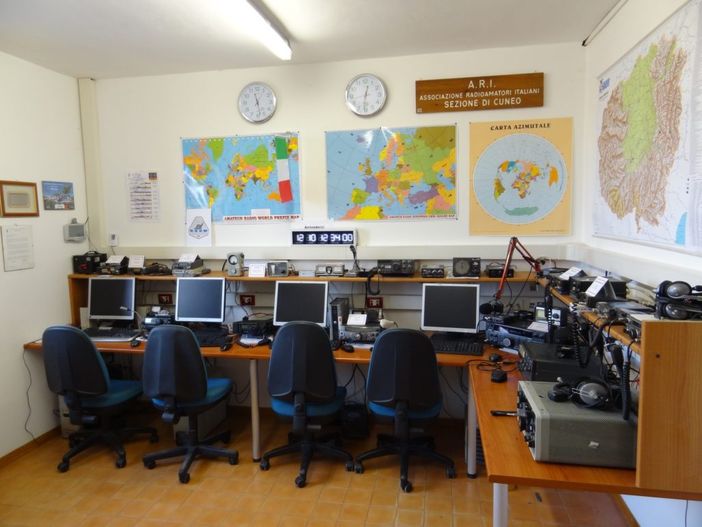 Diventa Radioamatore con il corso organizzato dalla Sezione A.R.I. di Cuneo Diventa Radioamatore con il corso organizzato dalla Sezione A.R.I. di Cuneo