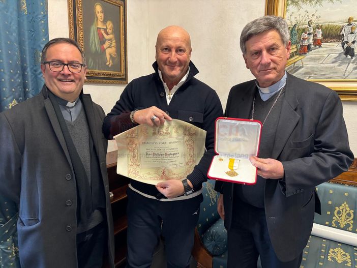 "Servizio e presenza": Filippo Parlagreco, ex carabiniere di quartiere, premiato dalla Santa Sede "Servizio e presenza": Filippo Parlagreco, ex carabiniere di quartiere, premiato dalla Santa Sede