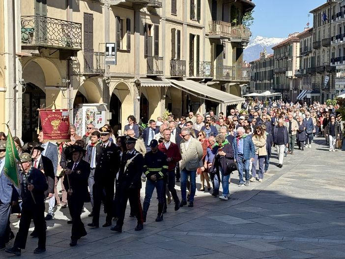 Saluzzo, corteo della cerimonia del 25 Aprile. foto tratta dalla pagina facebook del Comune