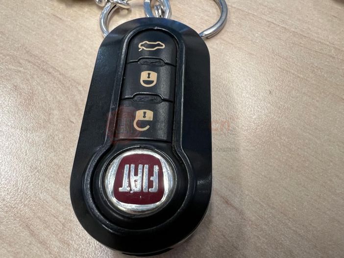 Trovate le chiavi di una vettura Fiat sul viale degli Angeli a Cuneo e portate alla "Chiocciola degli Angeli" Trovate le chiavi di una vettura Fiat sul viale degli Angeli a Cuneo e portate alla "Chiocciola degli Angeli"