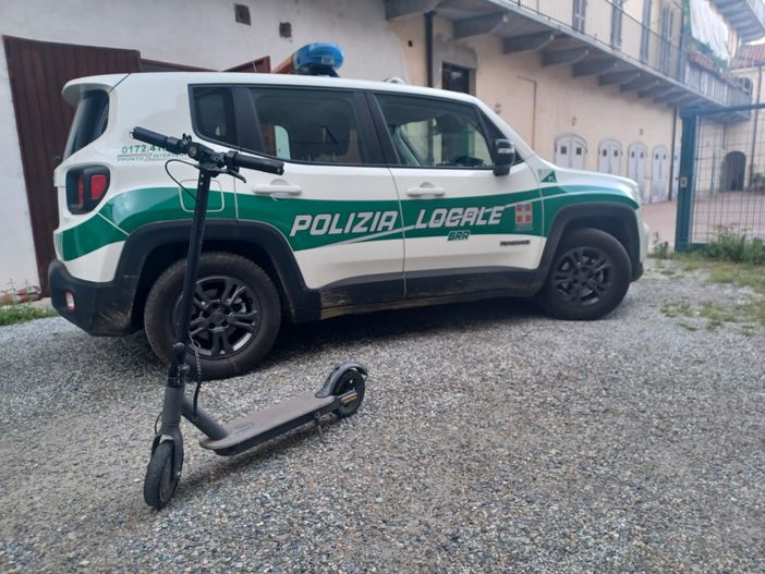 A Bra scontro tra un'auto e un monopattino elettrico: grave un minorenne, in prognosi riservata