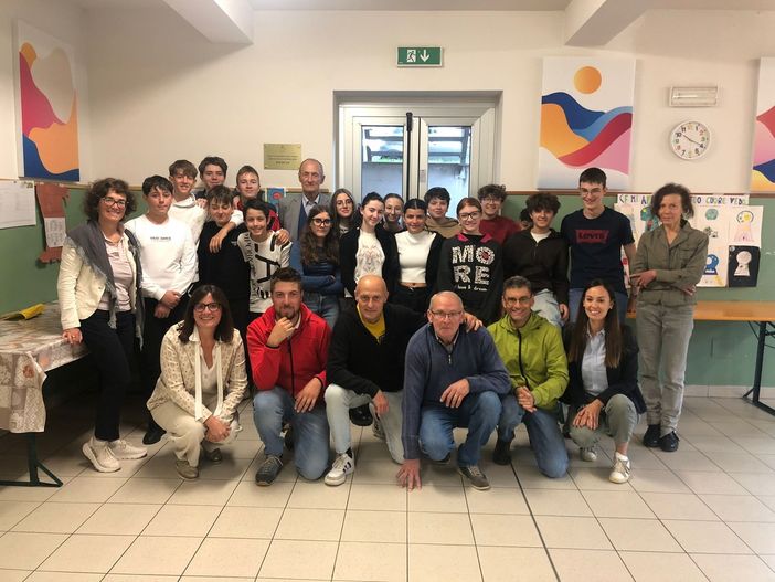 Piasco investe sul benessere scolastico: riqualificati mensa e doposcuola con pannelli fonoassorbenti