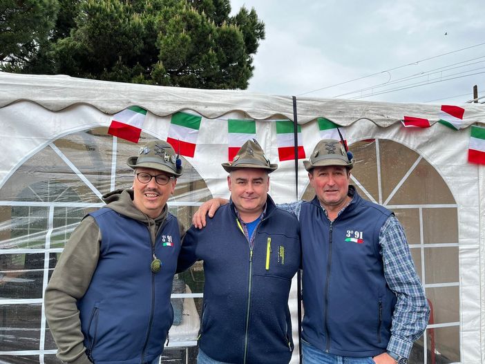 Commilitoni 34 anni fa, si ritrovano all'Adunata di Biella