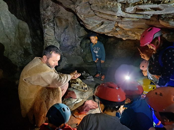 Roaschia, visita alle Grotte del Bandito con gli archeologi di Mediares