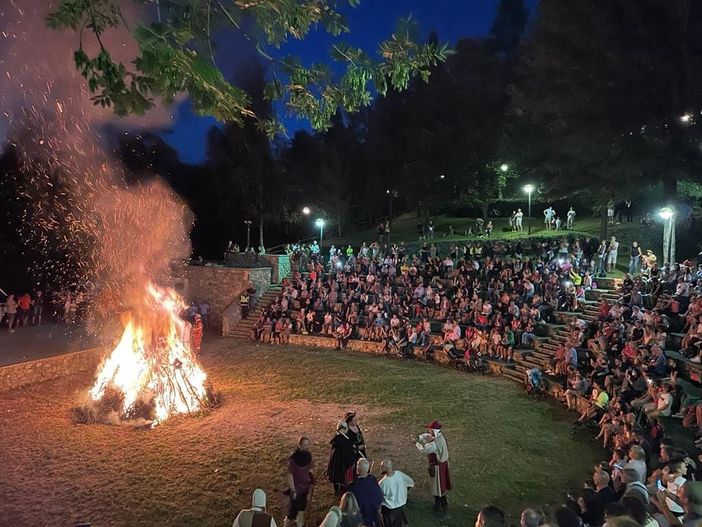 Questa sera a Borgo San Dalmazzo torna il falò tradizionale per la festa di San Giovanni Questa sera a Borgo San Dalmazzo torna il falò tradizionale per la festa di San Giovanni