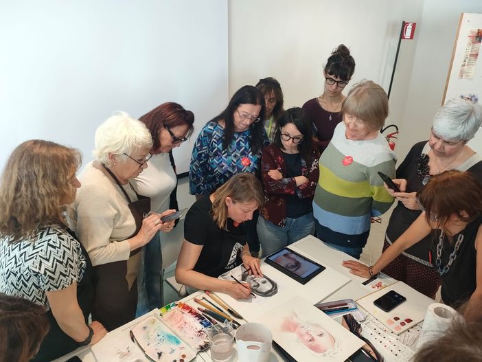 “Vibrazioni Cromatiche”: a Cuneo la collettiva di pittura della scuola di Lorena Massa “Vibrazioni Cromatiche”: a Cuneo la collettiva di pittura della scuola di Lorena Massa