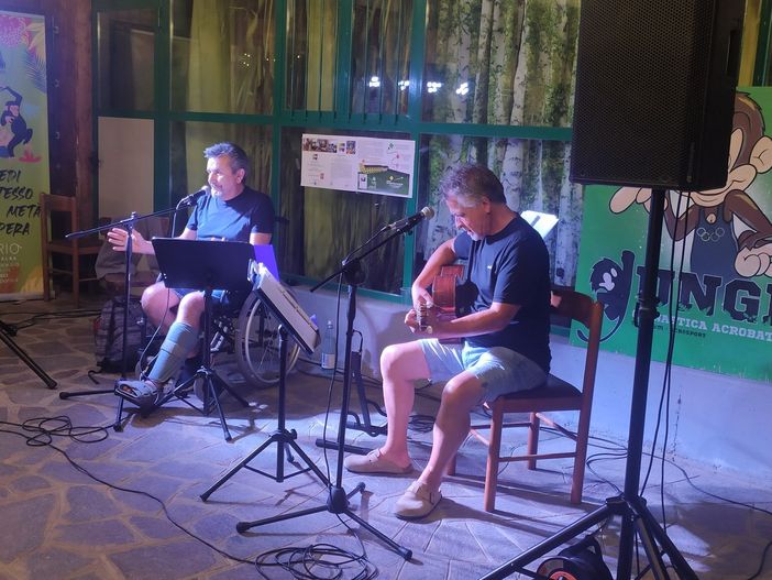 Ludica, risate e comunità all’Osteria Montebellina di Alba per sostenere "un progetto che parla alla città"