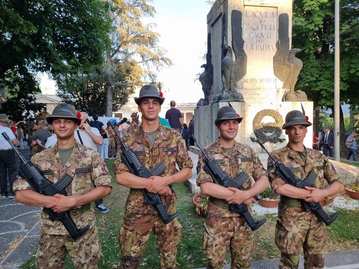 Quattro nuovi giovani alpini cuneesi: ieri la consegna del cappello con la penna nera Quattro nuovi giovani alpini cuneesi: ieri la consegna del cappello con la penna nera