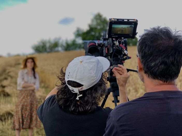 Andrea Icardi alla macchina da presa in un &quot;dietro le quinte&quot; del film